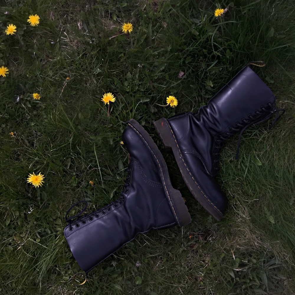 1B99 VIRGINIA LEATHER KNEE HIGH BOOTS DOC MARTENS